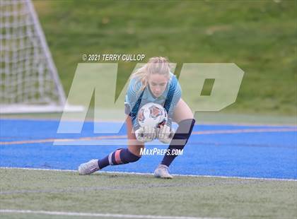 Thumbnail 1 in Syracuse vs. Skyridge (UHSAA 6A Semifinal) photogallery.