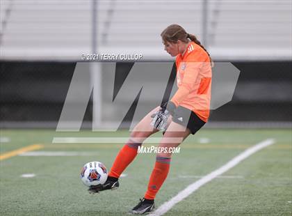 Thumbnail 2 in Syracuse vs. Skyridge (UHSAA 6A Semifinal) photogallery.
