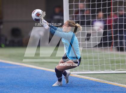Thumbnail 3 in Syracuse vs. Skyridge (UHSAA 6A Semifinal) photogallery.