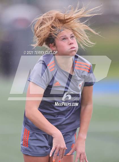 Thumbnail 2 in Syracuse vs. Skyridge (UHSAA 6A Semifinal) photogallery.