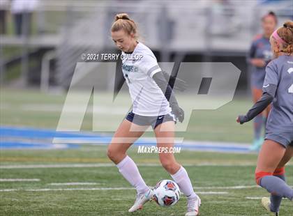 Thumbnail 2 in Syracuse vs. Skyridge (UHSAA 6A Semifinal) photogallery.
