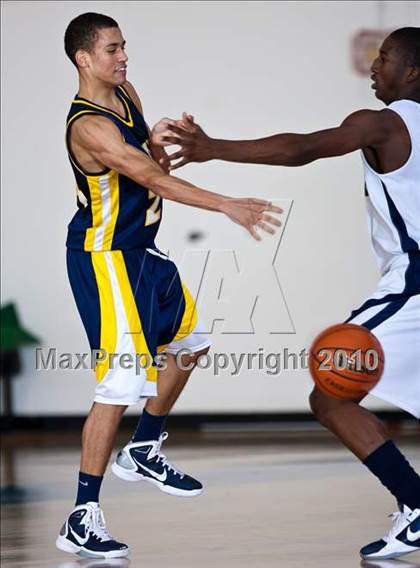 Thumbnail 2 in St. Mark's vs Oakridge (Trinity Valley Shootout) photogallery.