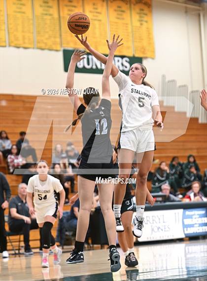 Thumbnail 2 in San Juan Hills vs. Villa Park (VP/Brea Winter Classic) photogallery.