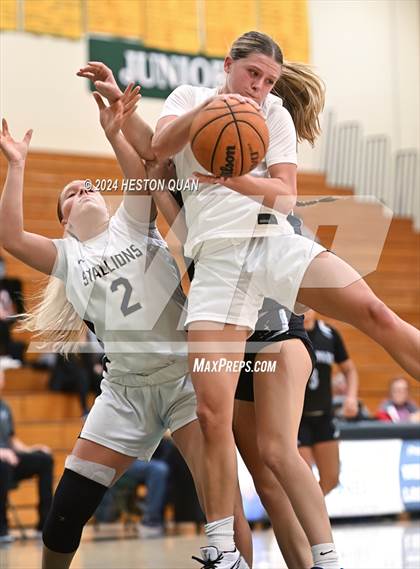 Thumbnail 1 in San Juan Hills vs. Villa Park (VP/Brea Winter Classic) photogallery.