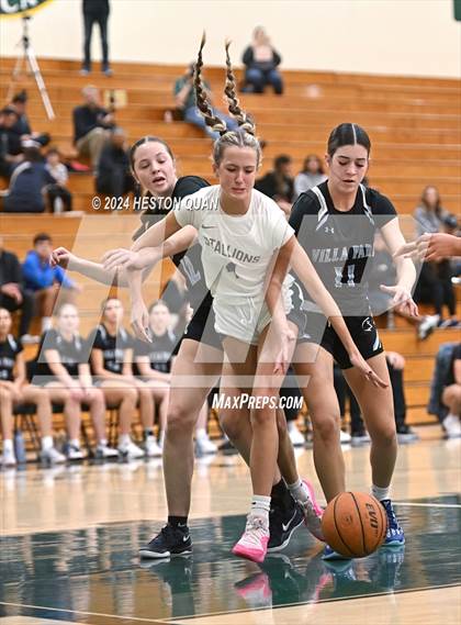 Thumbnail 1 in San Juan Hills vs. Villa Park (VP/Brea Winter Classic) photogallery.