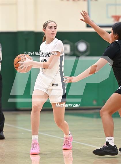Thumbnail 3 in San Juan Hills vs. Villa Park (VP/Brea Winter Classic) photogallery.