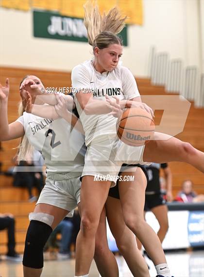 Thumbnail 2 in San Juan Hills vs. Villa Park (VP/Brea Winter Classic) photogallery.