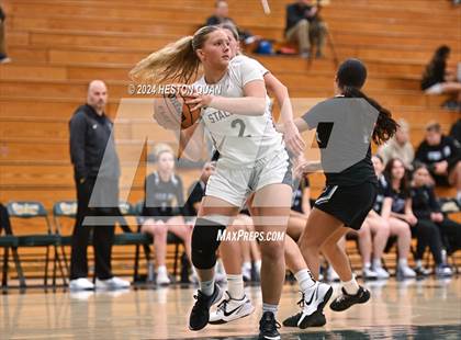 Thumbnail 2 in San Juan Hills vs. Villa Park (VP/Brea Winter Classic) photogallery.