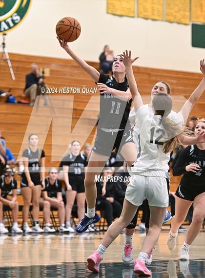 Thumbnail 3 in San Juan Hills vs. Villa Park (VP/Brea Winter Classic) photogallery.