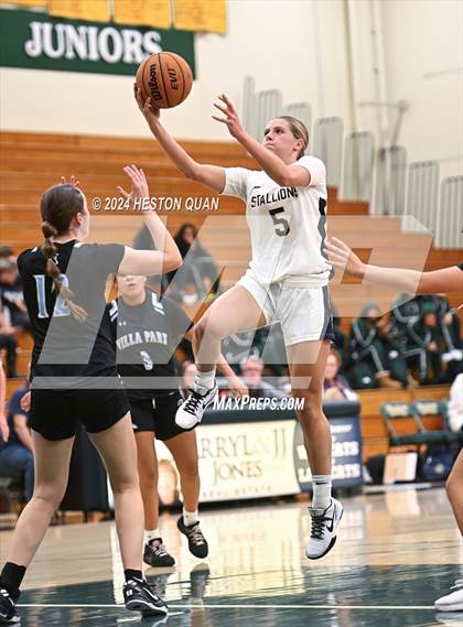 Thumbnail 3 in San Juan Hills vs. Villa Park (VP/Brea Winter Classic) photogallery.
