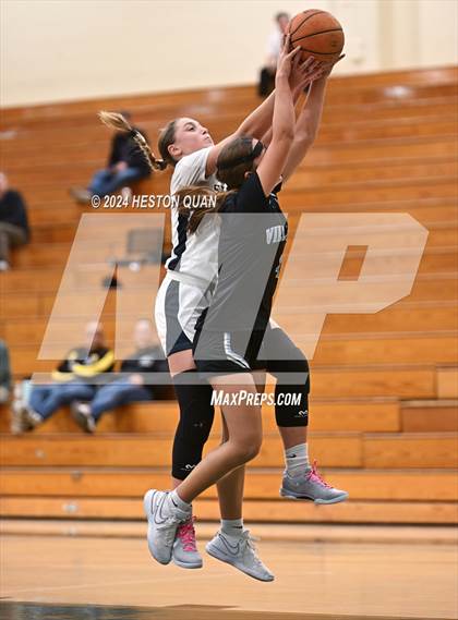 Thumbnail 2 in San Juan Hills vs. Villa Park (VP/Brea Winter Classic) photogallery.