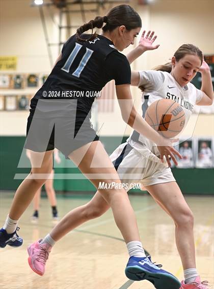 Thumbnail 2 in San Juan Hills vs. Villa Park (VP/Brea Winter Classic) photogallery.