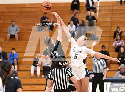 Thumbnail 3 in San Juan Hills vs. Villa Park (VP/Brea Winter Classic) photogallery.
