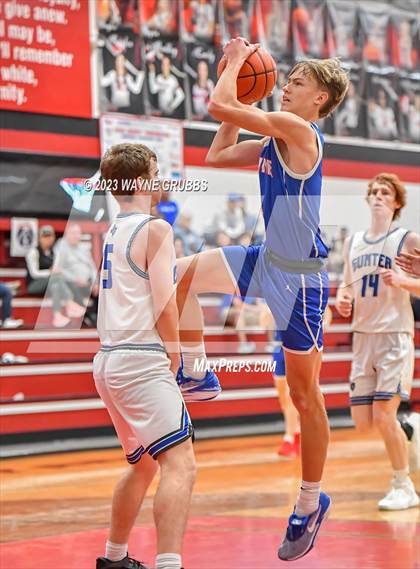 Thumbnail 2 in Sabine vs. Gunter (Titus County Throwdown) photogallery.