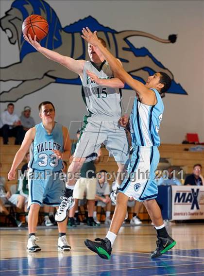 Thumbnail 2 in Santa Ana Valley vs Ponderosa (MaxPreps Holiday Classic) photogallery.