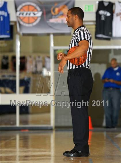 Thumbnail 2 in Santa Ana Valley vs Ponderosa (MaxPreps Holiday Classic) photogallery.