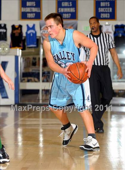 Thumbnail 1 in Santa Ana Valley vs Ponderosa (MaxPreps Holiday Classic) photogallery.