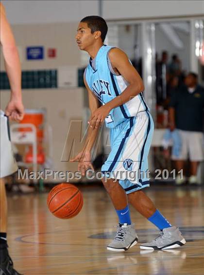 Thumbnail 1 in Santa Ana Valley vs Ponderosa (MaxPreps Holiday Classic) photogallery.