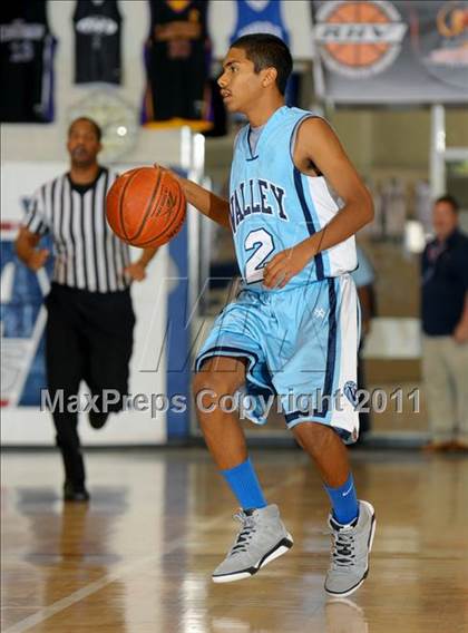 Thumbnail 2 in Santa Ana Valley vs Ponderosa (MaxPreps Holiday Classic) photogallery.
