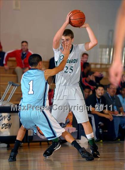 Thumbnail 2 in Santa Ana Valley vs Ponderosa (MaxPreps Holiday Classic) photogallery.