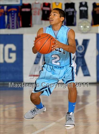Thumbnail 1 in Santa Ana Valley vs Ponderosa (MaxPreps Holiday Classic) photogallery.