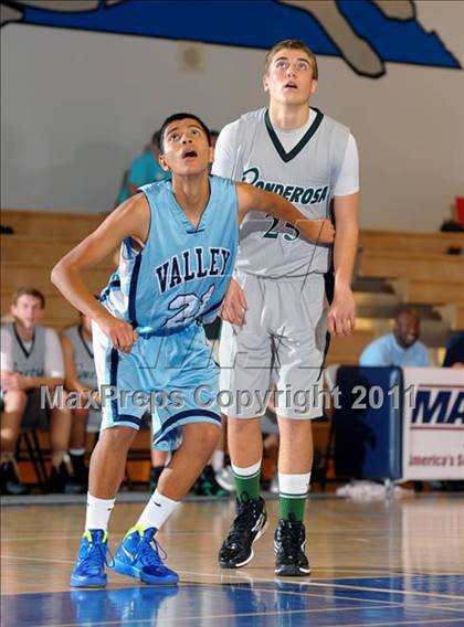 Thumbnail 3 in Santa Ana Valley vs Ponderosa (MaxPreps Holiday Classic) photogallery.