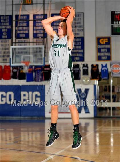 Thumbnail 1 in Santa Ana Valley vs Ponderosa (MaxPreps Holiday Classic) photogallery.