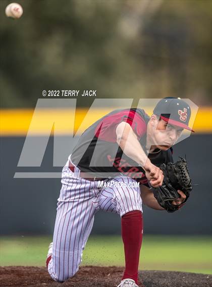 Thumbnail 1 in Great Oak @ JSerra Catholic photogallery.