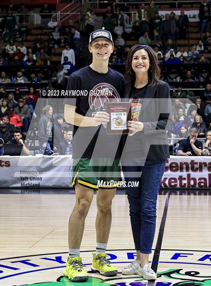 Thumbnail 3 in Kingsburg vs. Sierra (CIF CS Division 3 Championship) photogallery.