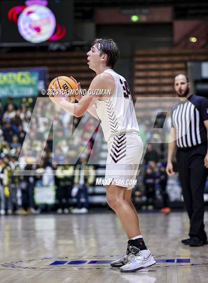 Thumbnail 3 in Kingsburg vs. Sierra (CIF CS Division 3 Championship) photogallery.