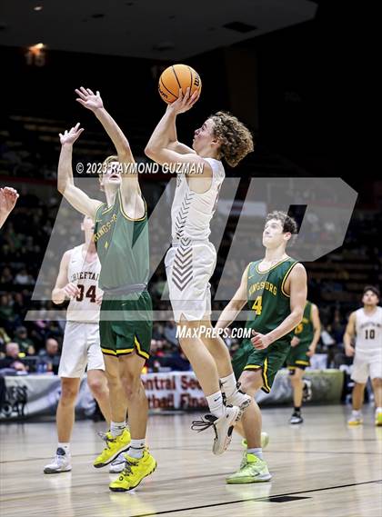 Thumbnail 3 in Kingsburg vs. Sierra (CIF CS Division 3 Championship) photogallery.