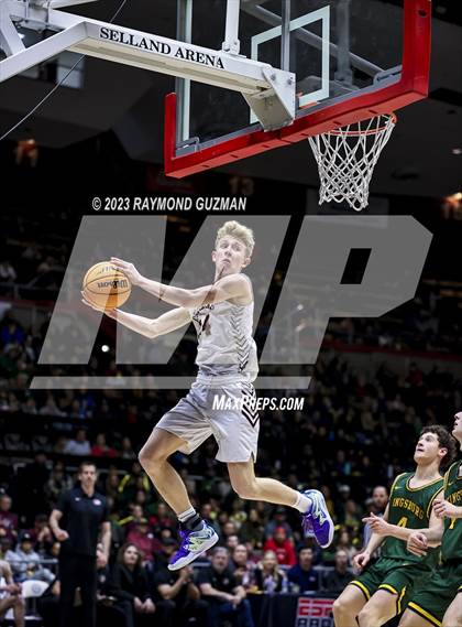 Thumbnail 3 in Kingsburg vs. Sierra (CIF CS Division 3 Championship) photogallery.