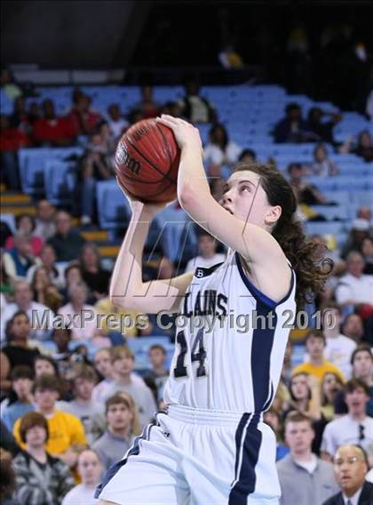 Thumbnail 3 in Bishop McGuinness vs. Williamston (NCHSAA Class 1A Final) photogallery.