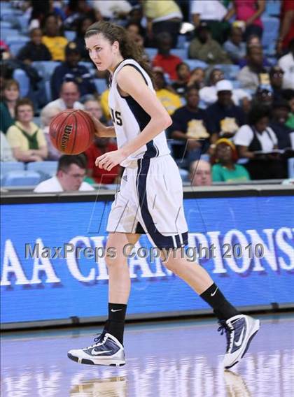 Thumbnail 2 in Bishop McGuinness vs. Williamston (NCHSAA Class 1A Final) photogallery.
