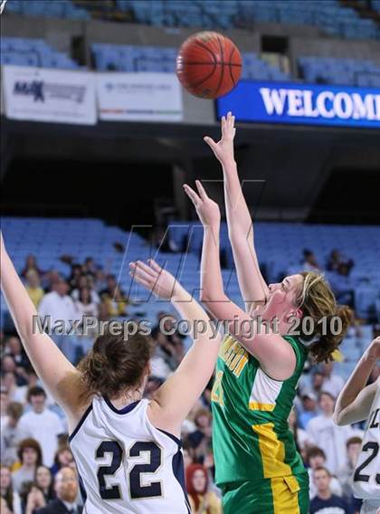 Thumbnail 2 in Bishop McGuinness vs. Williamston (NCHSAA Class 1A Final) photogallery.