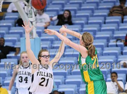 Thumbnail 2 in Bishop McGuinness vs. Williamston (NCHSAA Class 1A Final) photogallery.