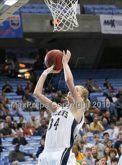 Thumbnail 3 in Bishop McGuinness vs. Williamston (NCHSAA Class 1A Final) photogallery.