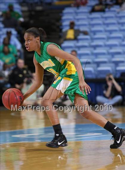 Thumbnail 3 in Bishop McGuinness vs. Williamston (NCHSAA Class 1A Final) photogallery.
