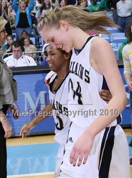 Thumbnail 3 in Bishop McGuinness vs. Williamston (NCHSAA Class 1A Final) photogallery.
