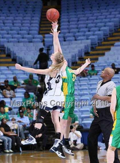 Thumbnail 2 in Bishop McGuinness vs. Williamston (NCHSAA Class 1A Final) photogallery.