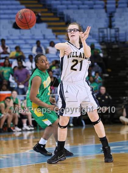 Thumbnail 2 in Bishop McGuinness vs. Williamston (NCHSAA Class 1A Final) photogallery.