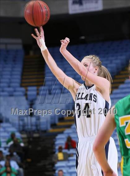 Thumbnail 2 in Bishop McGuinness vs. Williamston (NCHSAA Class 1A Final) photogallery.