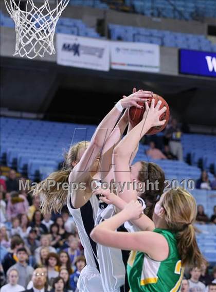Thumbnail 3 in Bishop McGuinness vs. Williamston (NCHSAA Class 1A Final) photogallery.