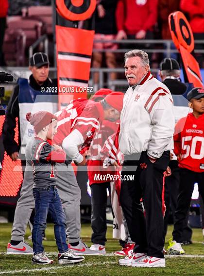Thumbnail 2 in St. John Bosco vs. Mater Dei (CIF SS DIV 1 Championship Final) photogallery.