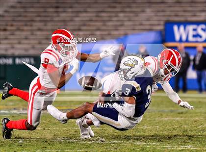 Thumbnail 3 in St. John Bosco vs. Mater Dei (CIF SS DIV 1 Championship Final) photogallery.