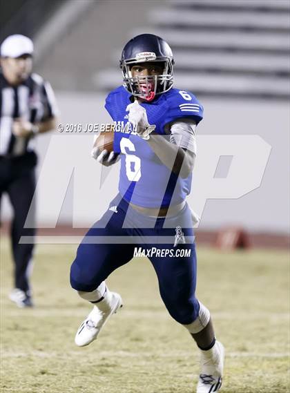 Thumbnail 3 in Bakersfield vs. Liberty (CIF Central Section Semifinal Playoff) photogallery.