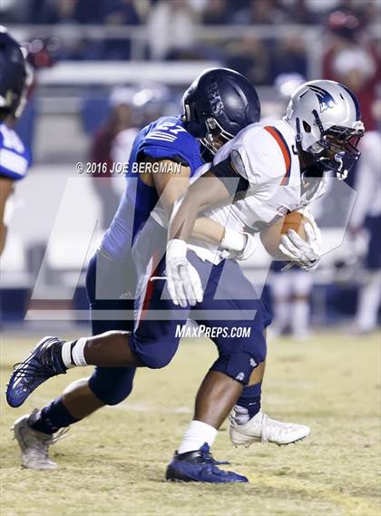 Thumbnail 2 in Bakersfield vs. Liberty (CIF Central Section Semifinal Playoff) photogallery.