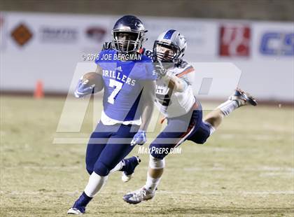Thumbnail 1 in Bakersfield vs. Liberty (CIF Central Section Semifinal Playoff) photogallery.