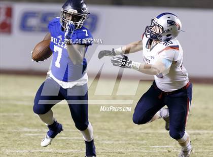 Thumbnail 3 in Bakersfield vs. Liberty (CIF Central Section Semifinal Playoff) photogallery.