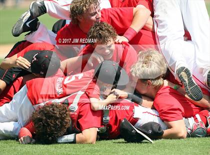 Thumbnail 2 in Big Sandy vs. Muenster (UIL 2A Final) photogallery.